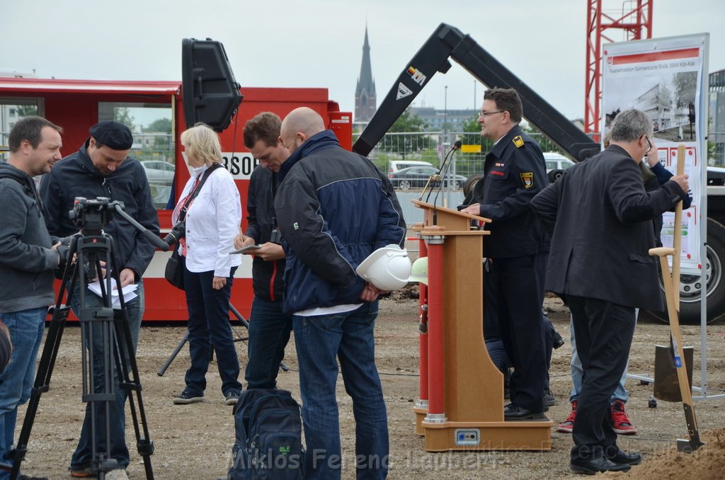 Erster Spatenstich Neues Feuerwehrzentrum Koeln Kalk Gummersbacherstr P114.JPG - Miklos Laubert